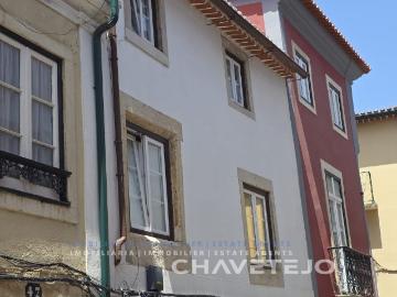 Prédio 3 pisos renovado no Centro Histórico com espaço exter. 140m² Tomar São João Baptista