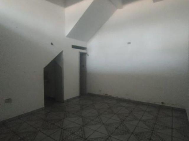 PRÉDIO 2 SALÕES E 3 APARTAMENTOS 1 QUITINETE 3 VAGAS