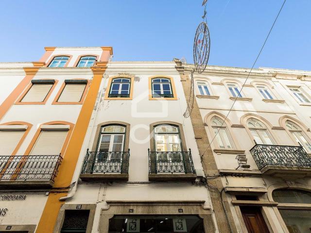 Prédio c/ 2 apartamentos junto à Praça do Giraldo | Centro Histórico de Évora