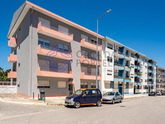Prédio com capoto 74m² Cidade da Maia
