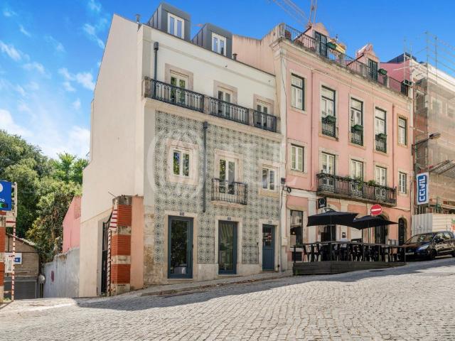 Prédio, com três frações independentes, em Lisboa 0m² Santo António