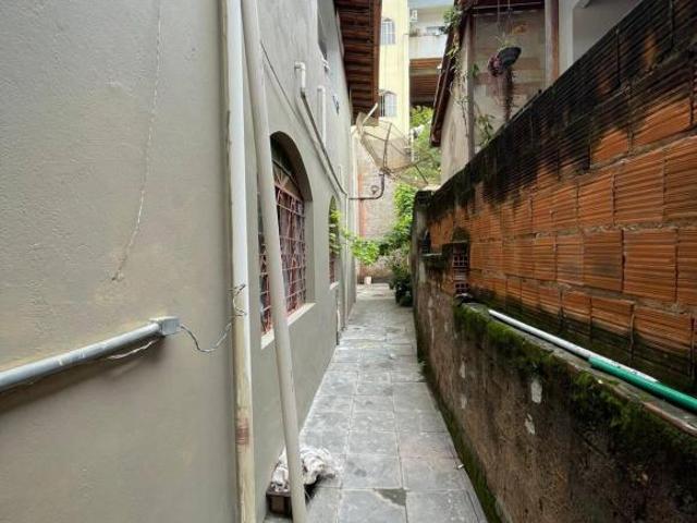 Prédio com 1 casa e 5 Aptos Veneza COD 1109