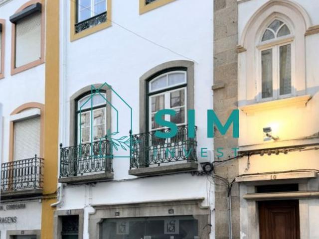 Prédio com 2 Apartamentos T1 no Centro Histórico