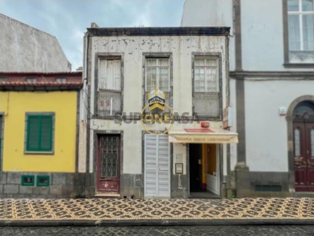 PRÉDIO COM 2 PISOS NO CENTRO HISTÓRICO DE PONTA DELGADA