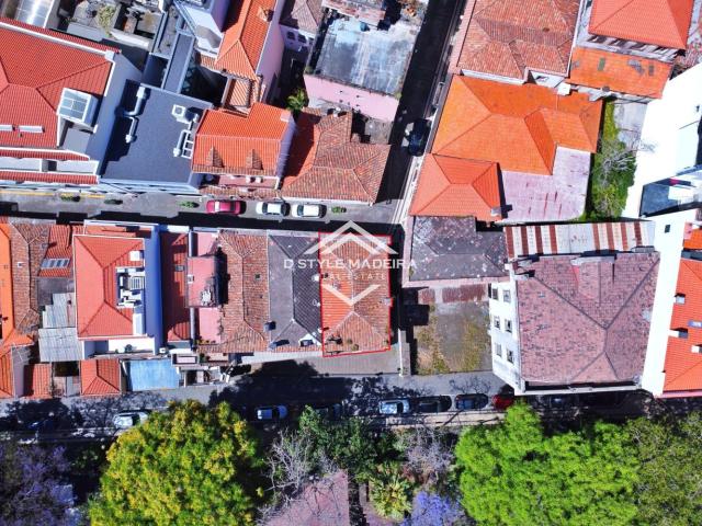 Prédio com 3 apartamentos T1 para venda no Funchal