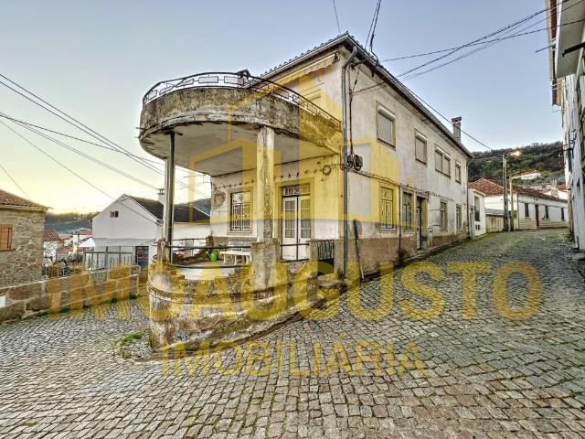 Prédio com 3 pisos 300m² Gonçalo