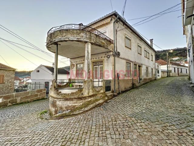 Prédio com 3 pisos