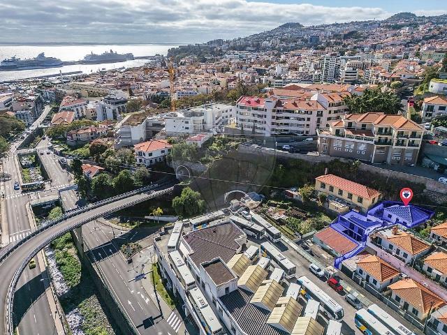 Prédio com 3 unidades independentes, sendo uma T2 e a outras. 120m² Santa Luzia Funchal