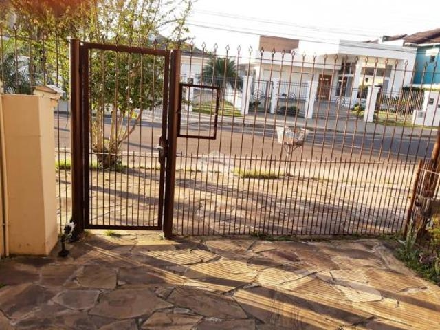 Prédio com 4 apartamento e loja térrea