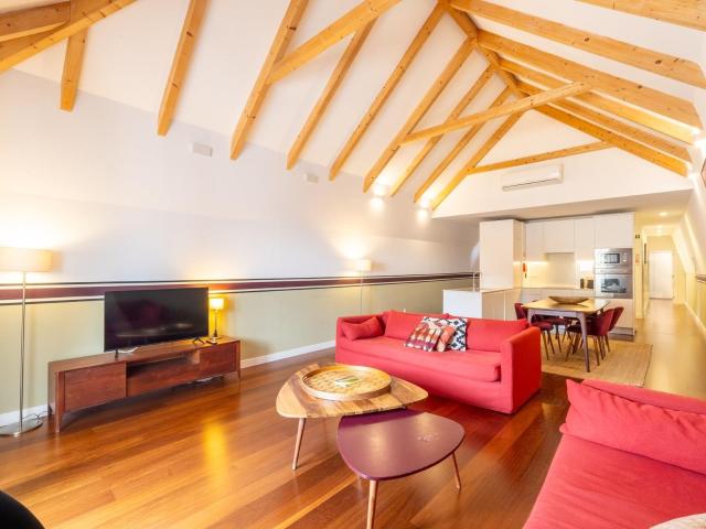 Prédio, com 4 apartamentos e 1 loja em Lisboa 553m² Misericórdia