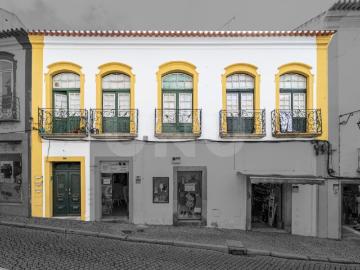 Prédio situado na Rua Serpa Pinto Évora
