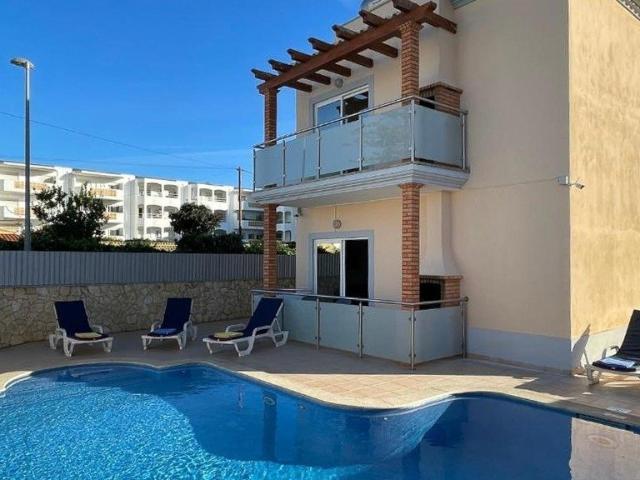 Prédio com 6 apartamentos a 600 metros da praia da Oura 400m² Albufeira e Olhos de Água