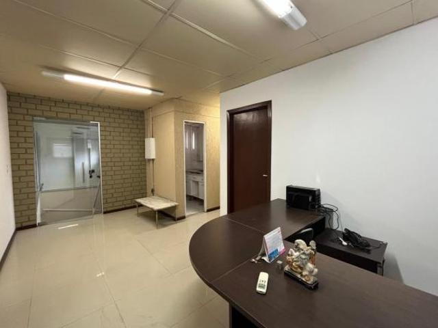 Prédio Comercial à venda com 5 salas, 400m², 6 vagas, Rua Laudelino Freire no bairro Sarandi em Port
