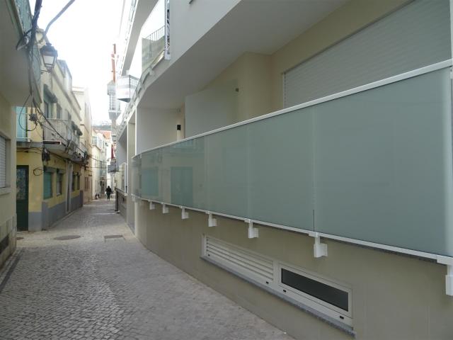 Prédio composto de 9 apartamentos T2 com garagem fechada, a. 84m² Nazaré