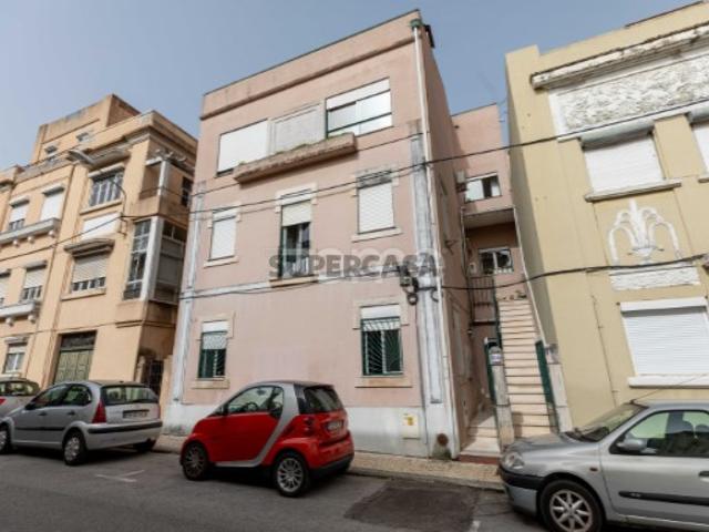 Prédio com duas entradas independentes | Guerra Junqueiro | Coimbra