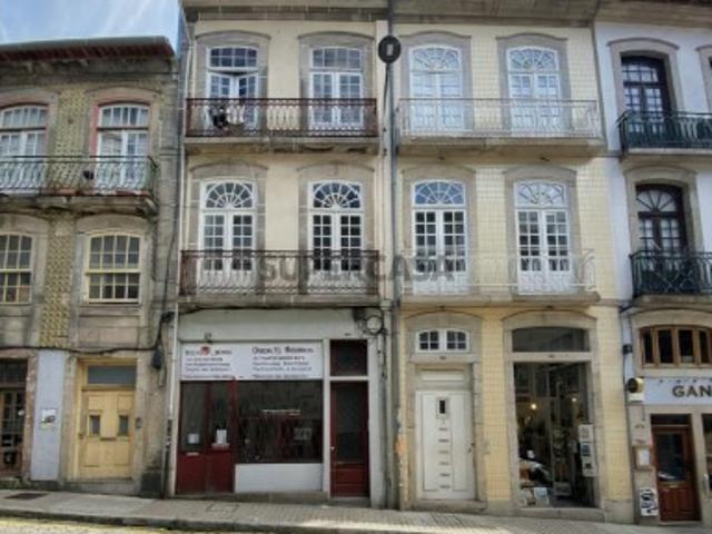 Prédio de 4 andares no coração do Porto | Rua do Almada