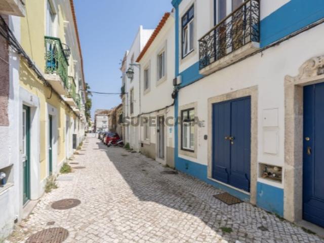 Prédio de Charme Totalmente Renovado no Coração da Baixa de Setúbal Investimento de Excelência