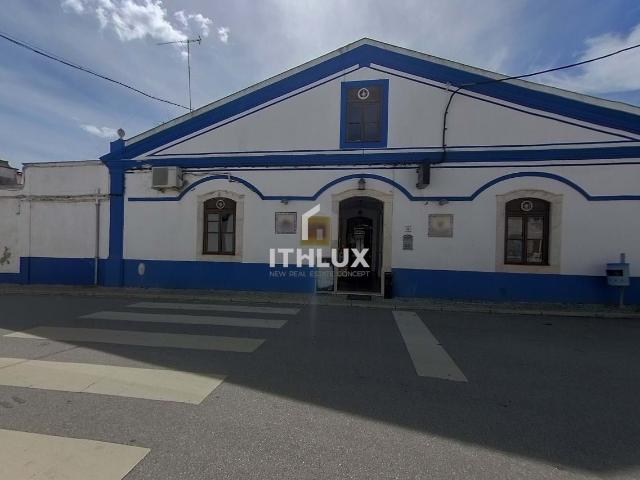 Prédio de dois edifícios térreos, localizado na Terrugem – Elvas Alentejo