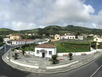 Prédio de Investimento com AL Ativo, Espaço Comercial e Potencial de Expansão | Ginetes, Ponta Delgada