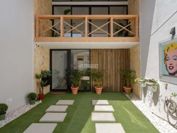 Prédio de tipo Loft de tipologia T1 com terraço e estacionam. 71m² Portimão