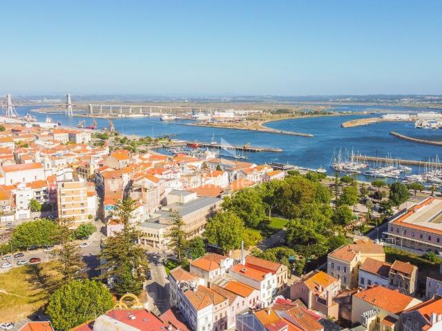 Prédio de Traça Antiga no centro da cidade!