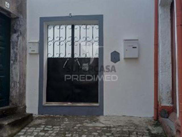 Moradia T2 em Sé e São Lourenço
