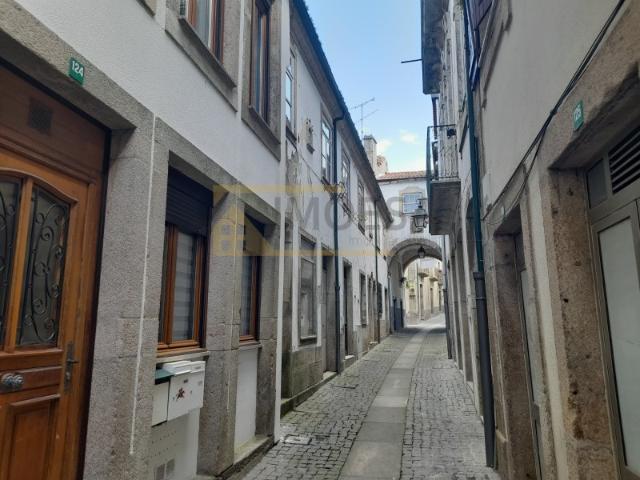 Prédio em pedra centro histórico Monção