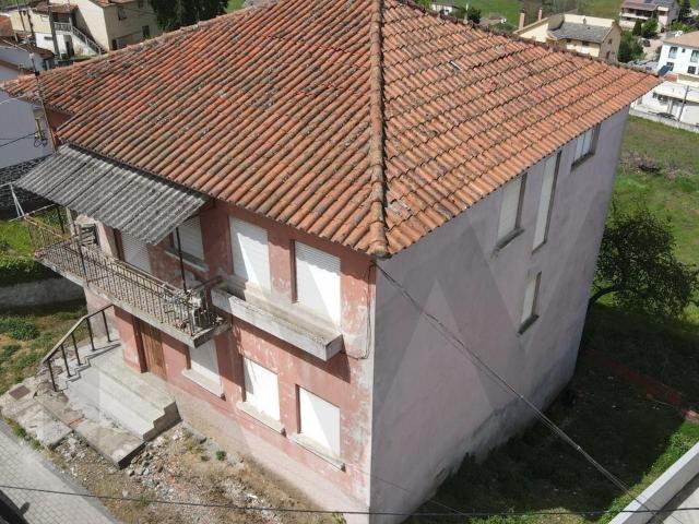 Prédio em Prop. Total com 2 Apartamentos T3 + Cave em Bragança Sé