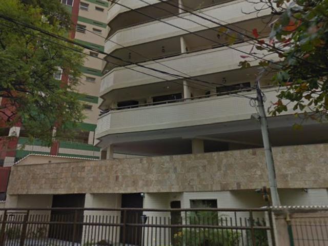 Prédio familiar na Rua Cachambi