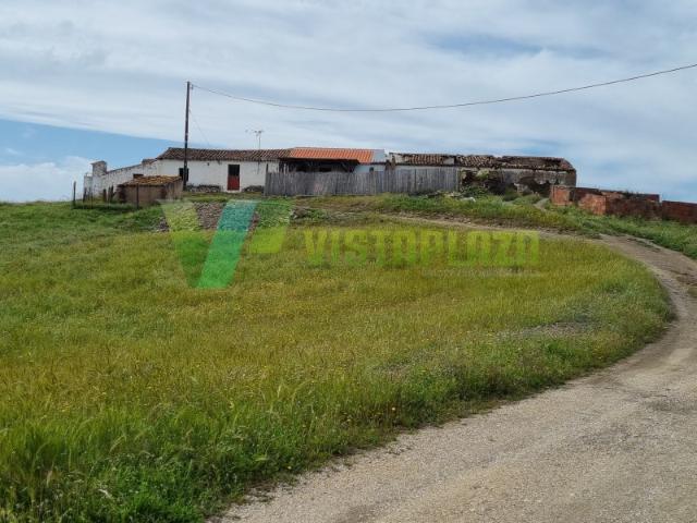Prédio Misto com Área Urbana para Reconstruir, S. B. Messines