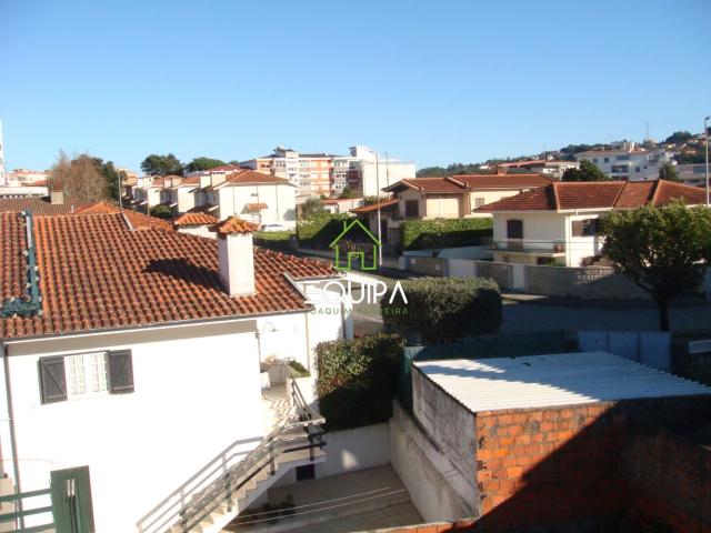Prédio Misto, com duas habitações em Vila das Aves Santo Tirso