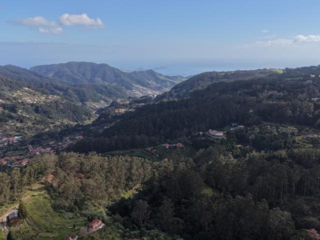 Prédio Misto à Venda Santo da Serra