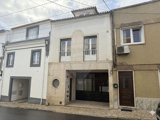 Prédio Misto no Coração de Arruda dos Vinhos – Habitação + C. 0m² Arruda Dos Vinhos