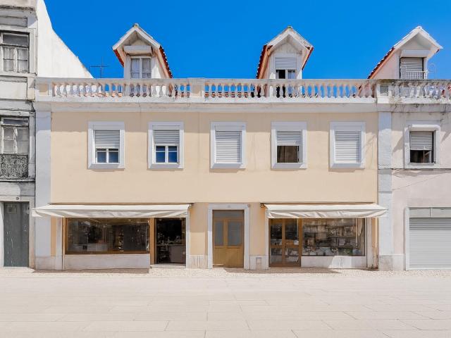 Beato: Edifício Misto com Rendimento e Potencial m² Beato