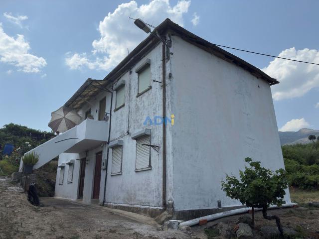 Predio na Covilhã com 4 apartamentos
