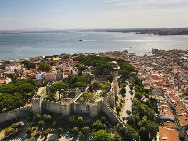 Prédio na Costa do Castelo com vistas 755m² Santa Maria Maior
