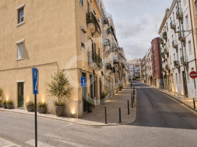 Prédio na zona do Bairro da Graça para remodelação total em. 385m² Penha De França