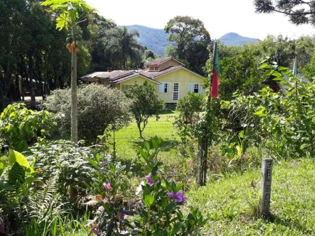 Prédio para Venda em Maquiné/RS Centro 12 Quartos