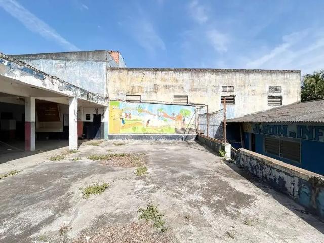 Prédio para Venda em Nova Iguaçu/RJ Comendador Soares