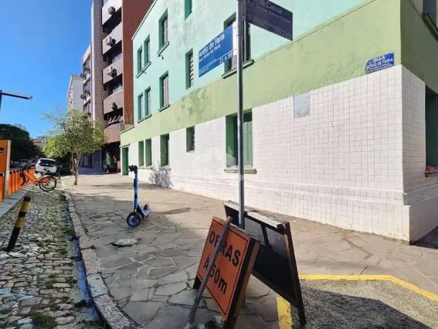 Prédio para Venda em Porto Alegre/RS Floresta 9 Quartos