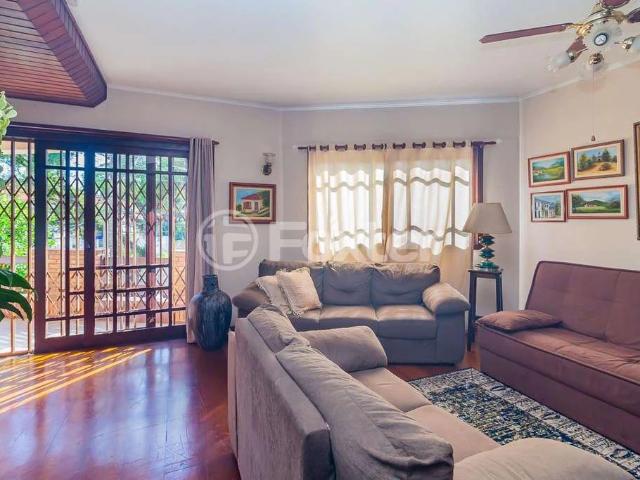 Prédio para Venda em Porto Alegre/RS São João 8 Quartos