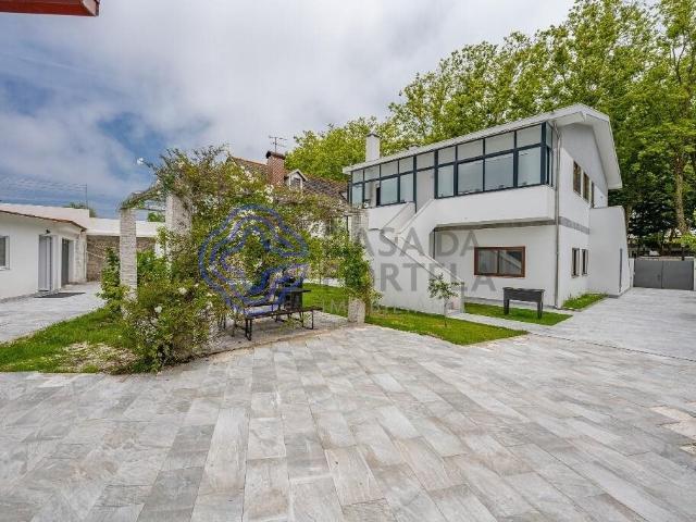Prédio para Investimento com 5 Frações e Licença Al | Próxim. 363m² Moreira De Cónegos
