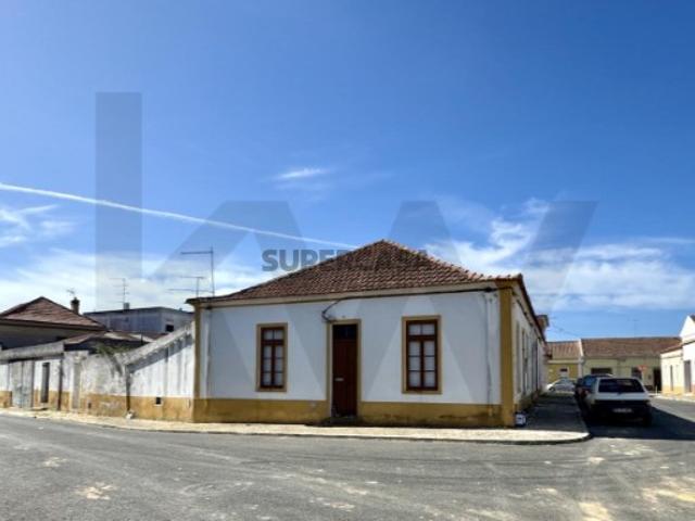 Prédio para investimento no centro de Grândola