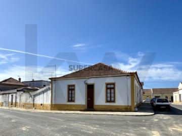 Prédio para investimento no centro de Grândola
