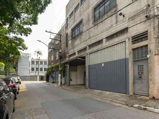 Prédio para Locação em São Paulo/SP Parque São Luís