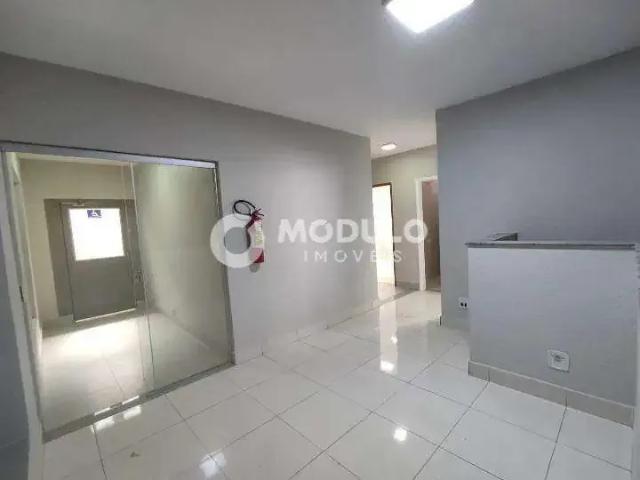 Prédio para Locação em Uberlândia/MG Martins 6 Quartos