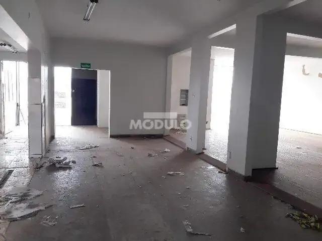 Prédio para Locação em Uberlândia/MG Tabajaras 4 Quartos