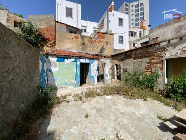 Prédio para Reabilitação no Centro do Barreiro | Projeto Aprovado para 6 Frações + Comércio