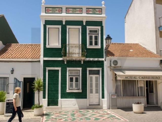 Prédio para recuperação no centro de Alcochete