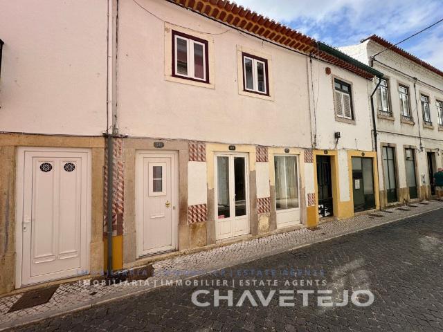 Prédio para recuperar no centro histórico de Tomar. 0m² Tomar São João Baptista